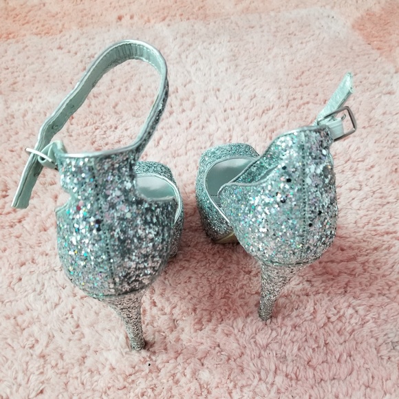 Heels - Picture 3 of 3